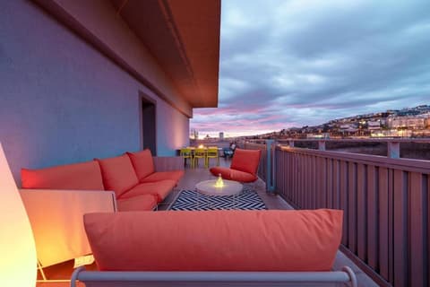 The sunset terrace, 