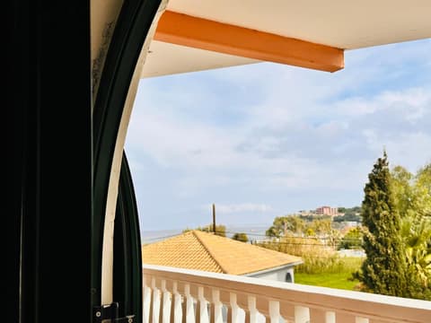 Infinity blue beach apartments - Renovated Apartments 2 Minutes from the Sea & Pool with Scenic Views, 