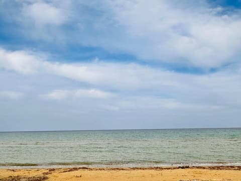 Infinity blue beach apartments - Renovated Apartments 2 Minutes from the Sea & Pool with Scenic Views, 