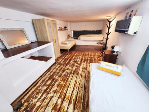 La Guardia on the boulevard, 