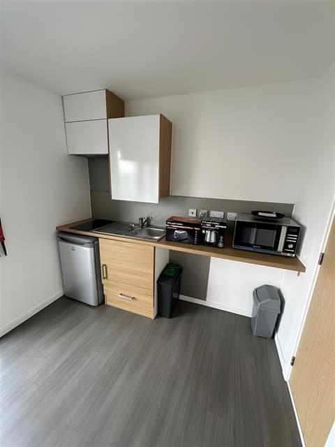 For Students Only Ensuites with Shared Kitchen at Vibrant Byrom Point Retreat with Gym, Study Room and Social Lounge in Liverpool, 