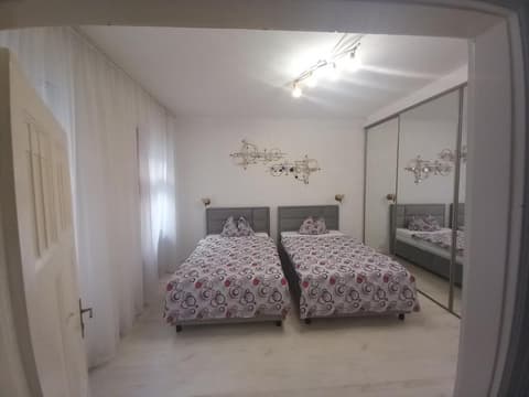 Apartament Eroilor, 