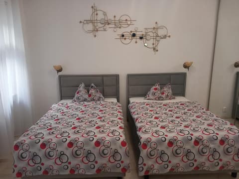 Apartament Eroilor, 