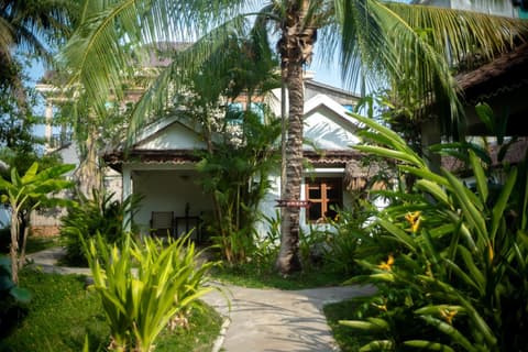 Sambor Village Hotel, 