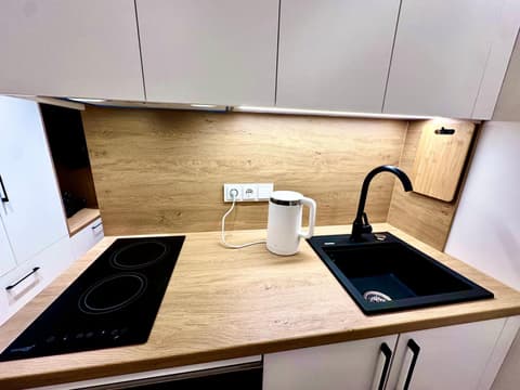 Brand new studio in the center, 