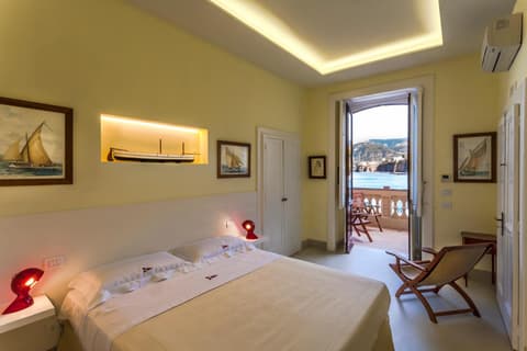 Yacht Club Capo Cervo Suites B&B, 