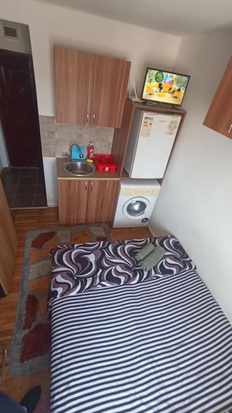 Simone Tiny Economy House, 