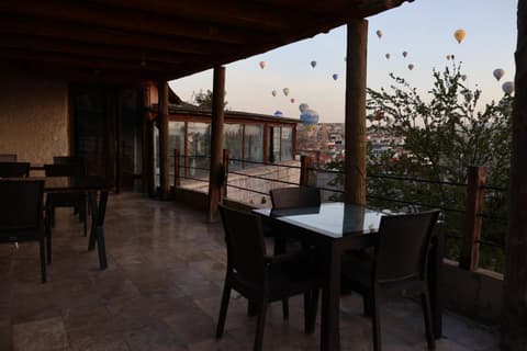 Seven Rock Cave Hotel, 