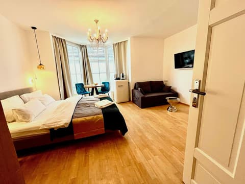 VILLA ORCHARD Frankfurt, 