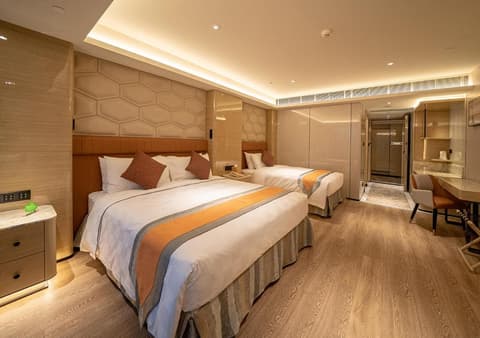 Hotel Golden Dragon, 