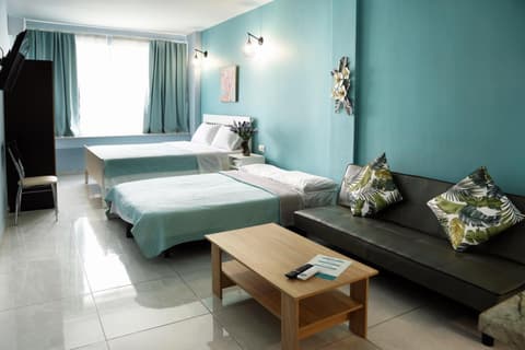 Menta Studios, next to metro station, smart tv, 