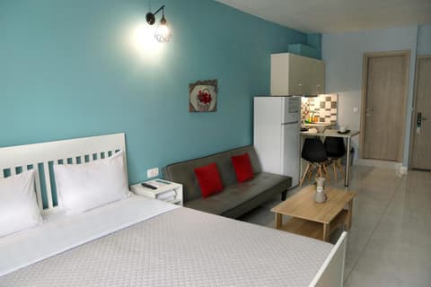 Menta Studios, next to metro station, smart tv, 
