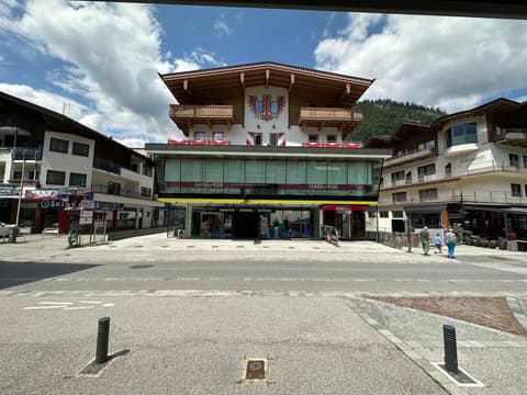 Partyhouse HARAKIRI stay DIFFERENT 60 seconds to MOUNTAINS! Free PARKING! Self CHECK-IN, 