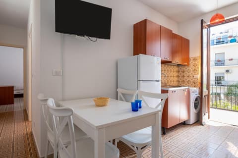 GuestHost - Cozy Flat in the Heart of Letojanni, 