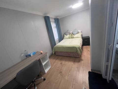 Modern Ensuite Double Bedroom in Dundrum, 