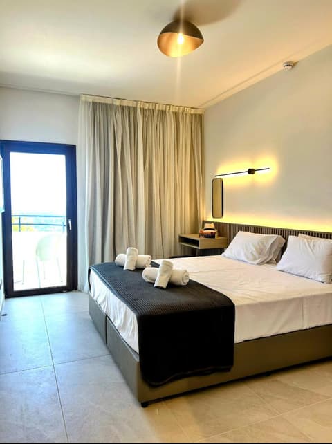 Pigeon Beach Hotel Apartments, 