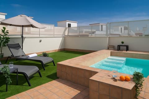 Lola 14 Suite Apartment, 