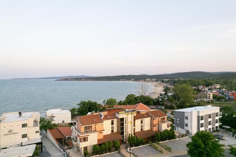 Семеен хотел Golden Place, 