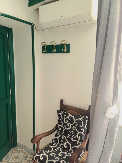 GoldenCube Guest House, 