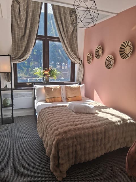 Crown House Studio Apartment, 