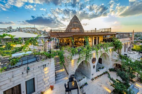 Kayatas Cave Suites, 