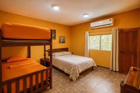 Yaxche Centro Hostal y Camping, 