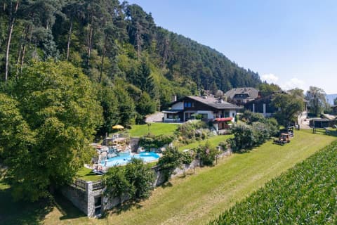 Residence Obermoarhof - Family Apartments with Pool & Playground, 