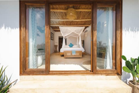 Zanbluu Beach Hotel, 