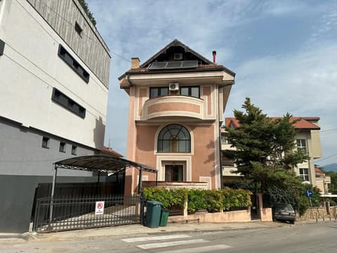 Hillside Garden by Sienna, 