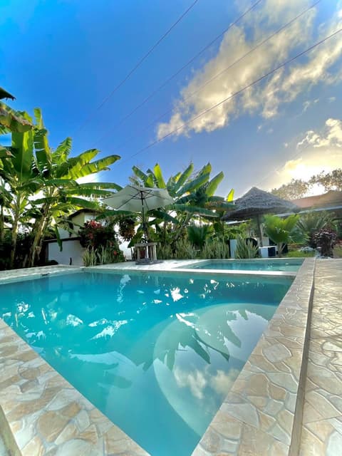 Zanzllywood Hotel and Apartments, 