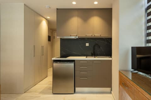 Empyrean Luxury Suites, 