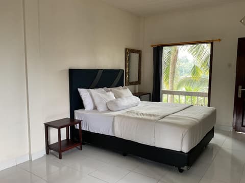 Buana Asti Room and Warung with Rice Field view, 