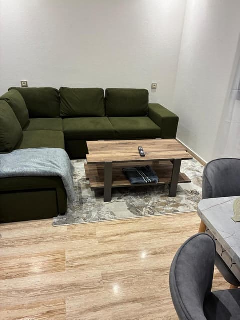 Apartment and family residence 2 bedrooms, pools, 