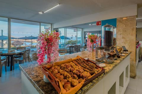 Hotel Delfín Vista Pier Beach Front, 