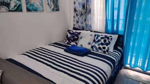 E & R Staycation Condotel near Mall of Asia, 