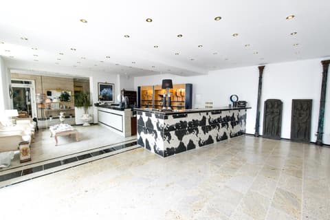 Ravel International, 