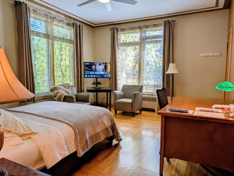 Chateau Murdock Gite, 