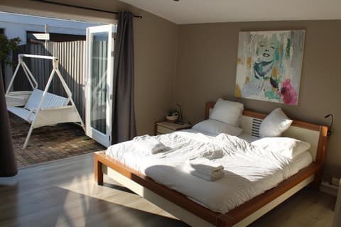 Bungalow between Amsterdam and Haarlem with sauna, 