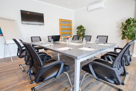 New National Hotel and Conference, 