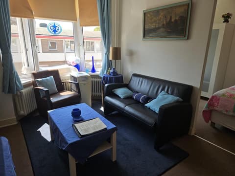 Ser's Studio Orange, 