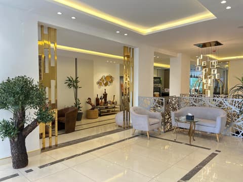 Mass Paradise Hotel, 