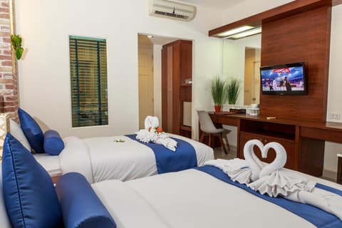 Tuana Hotels Brook Pool Access, 