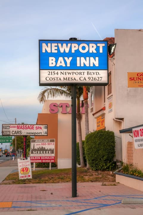 Newport Bay Inn, 
