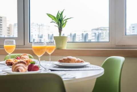 "Guestready  Musichall  Yellow Submarine", 