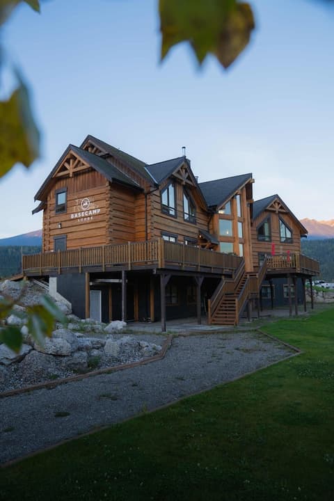 Basecamp Lodge Golden, 