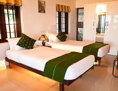 SARO LAKE COUNTY KUMARAKOM, 