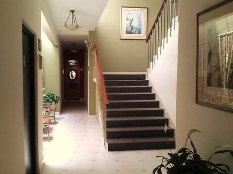 LEON DE ORO INN & SUITES, 