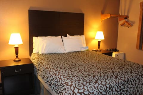 Days Inn By Wyndham Watertown, 