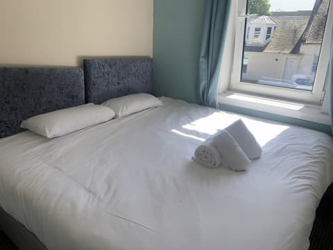 Irvine Riverside Guesthouse by Payman Club, 