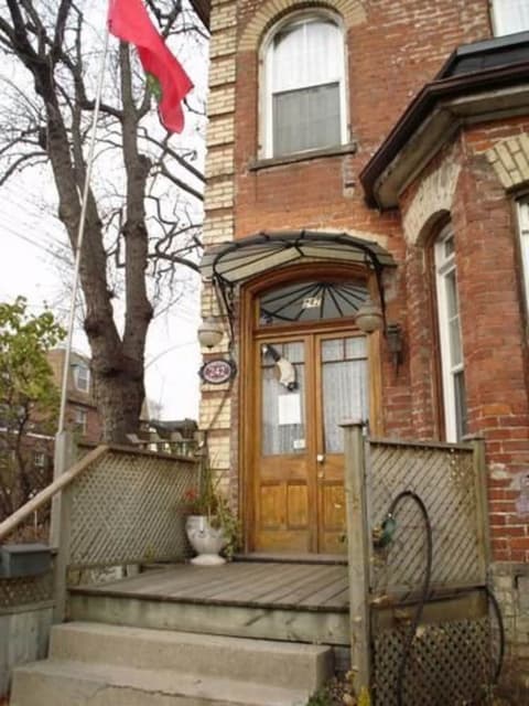 Pimblett&apos;s Downtown Toronto B&B, 